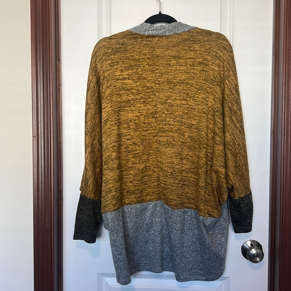 Daytrip size Large Black, gold, grey cardigan. Dolman sleeve, cocoon sty…​​​​​​ - Picture 2 of 6